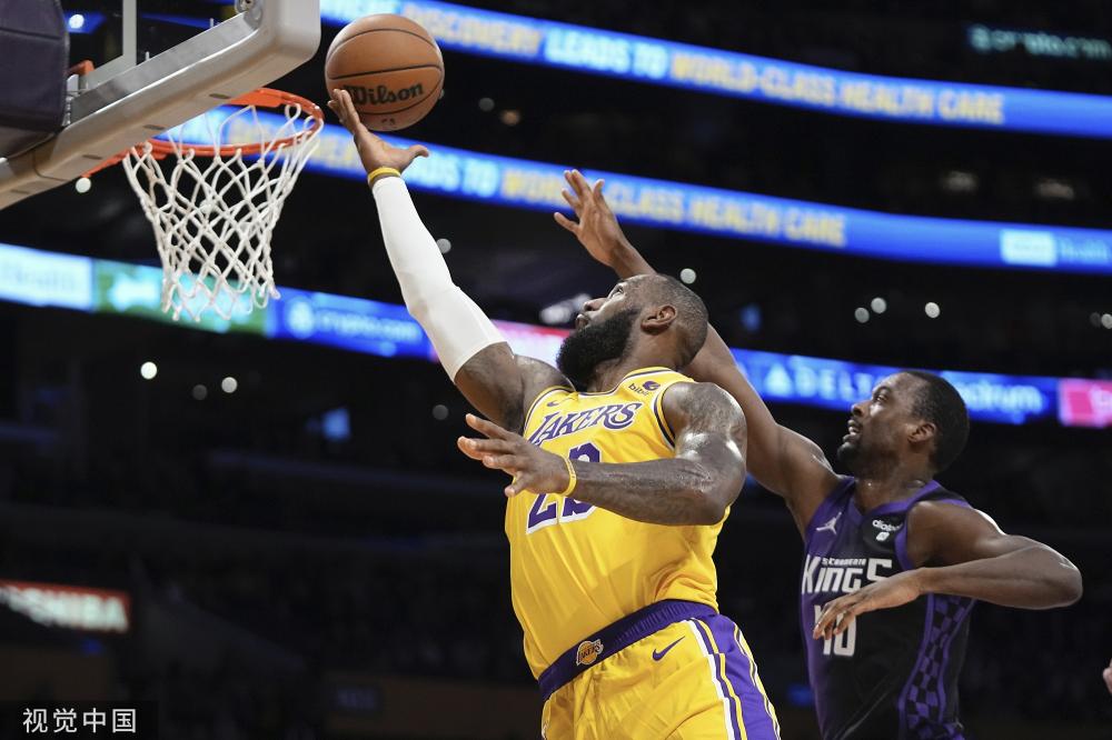 许多球迷和 许多球迷和