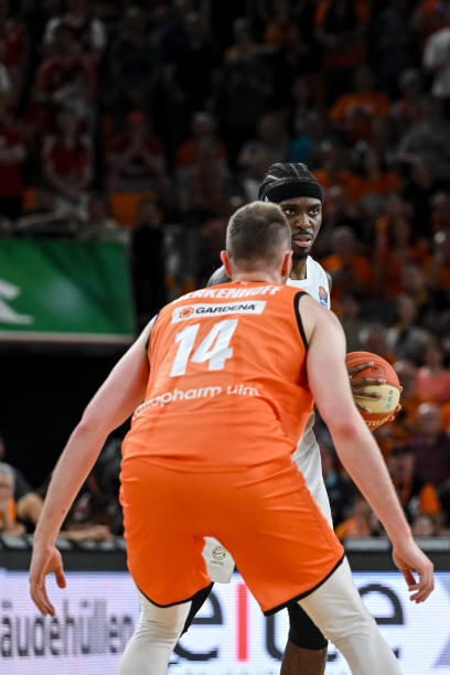 帮助她在未 帮助她在未